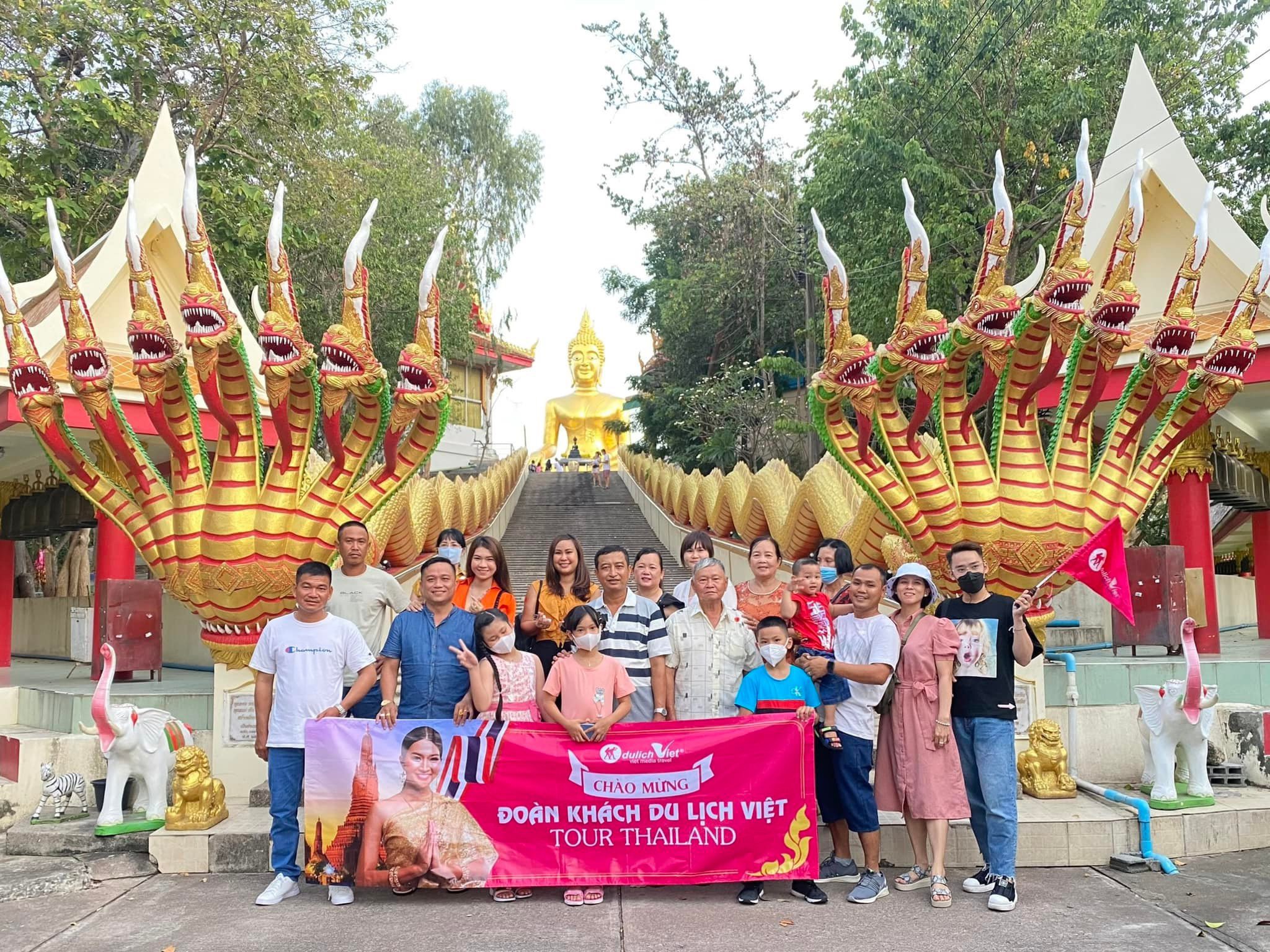 Khách hàng đăng ký mua tour của Du Lịch Việt tại Ngày hội Du lịch ngoài được “Ưu đãi giảm giá trực tiếp đến 50%” còn tham dự chương trình khuyến mãi độc quyền “Mua tour tặng tour”